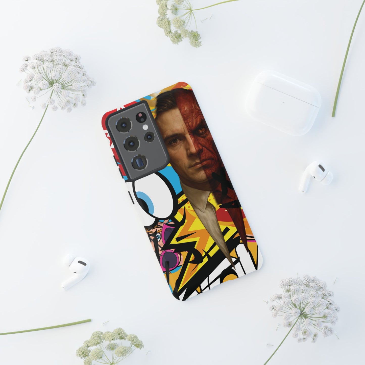 „Between Madness & Temptation” – diabelnie dobre etui na telefon w stylu pop-art