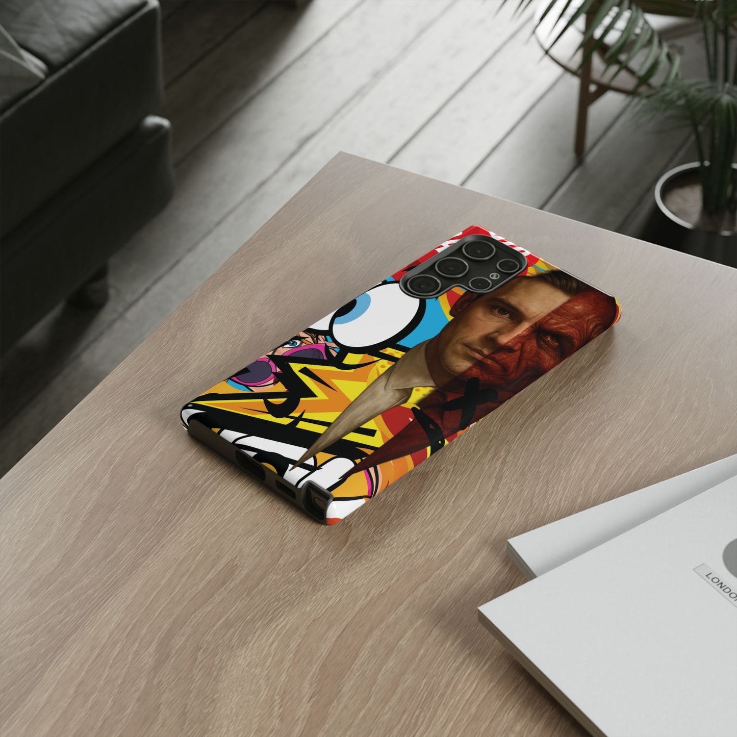 „Between Madness & Temptation” – diabelnie dobre etui na telefon w stylu pop-art